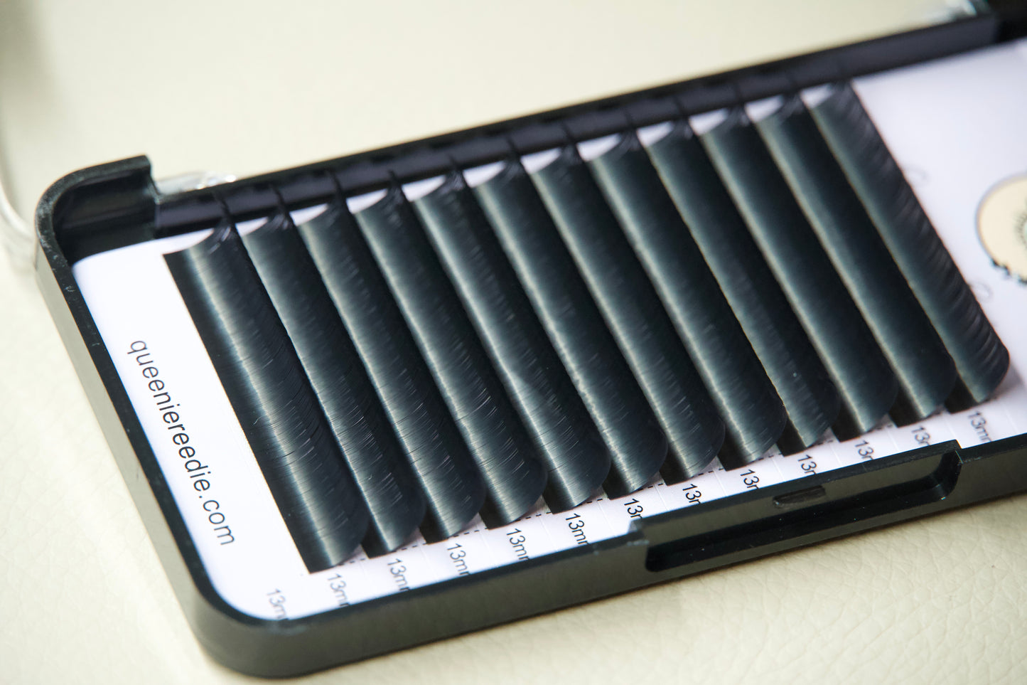 VOLUME LASH TRAY - BLACK - DISCONTINUED LINE